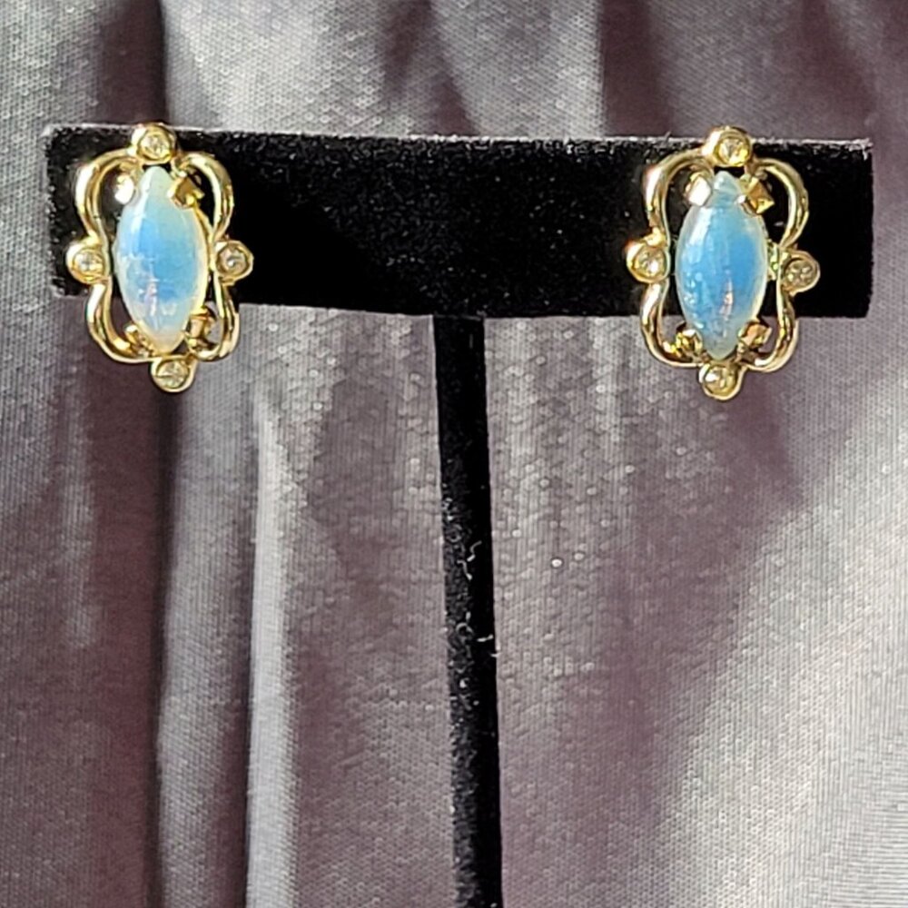 Vintage Sarah Coventry Gold Moonstone Clip-On Earrings
